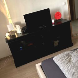 Hladam kamosku k sebe na byt Bratislava