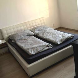 Hladam kamosku k sebe na byt Bratislava