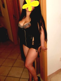 Laura (36)