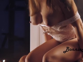 Pravý ženský amatérsky orgazmus pri sexe