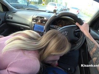 Šialená fajka počas cesty autom